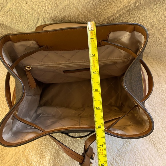 Michael Kors Backpack purse - like new - Picture 5 of 16
